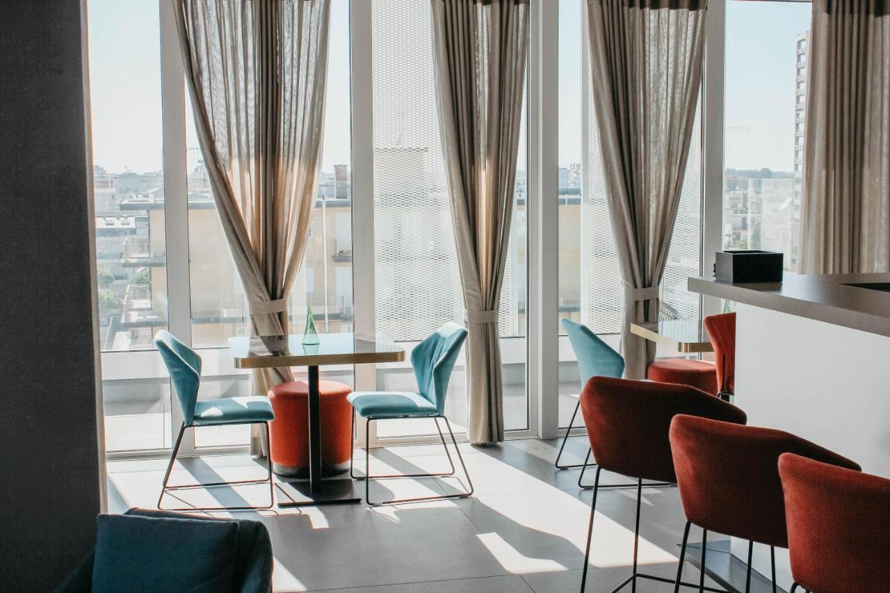 J44 Lifestyle Hotel Лідо-ді-Єзоло Екстер'єр фото The Sky Bar
