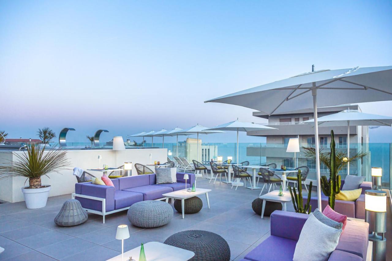 J44 Lifestyle Hotel Лідо-ді-Єзоло Екстер'єр фото The rooftop bar at the hotel