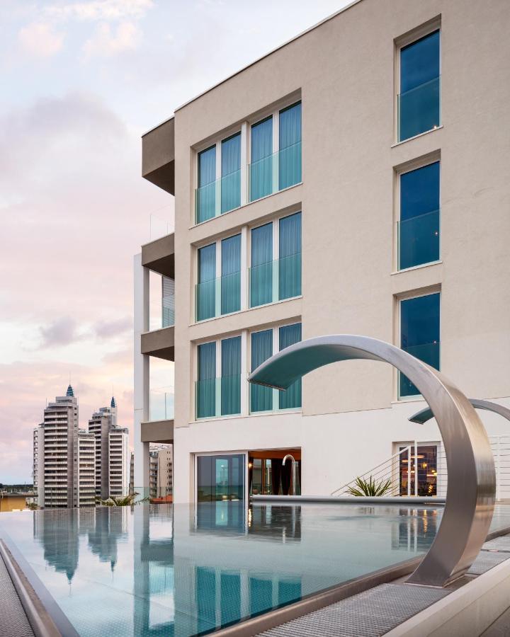 J44 Lifestyle Hotel Лідо-ді-Єзоло Екстер'єр фото The Infinity Pool at The Ivy