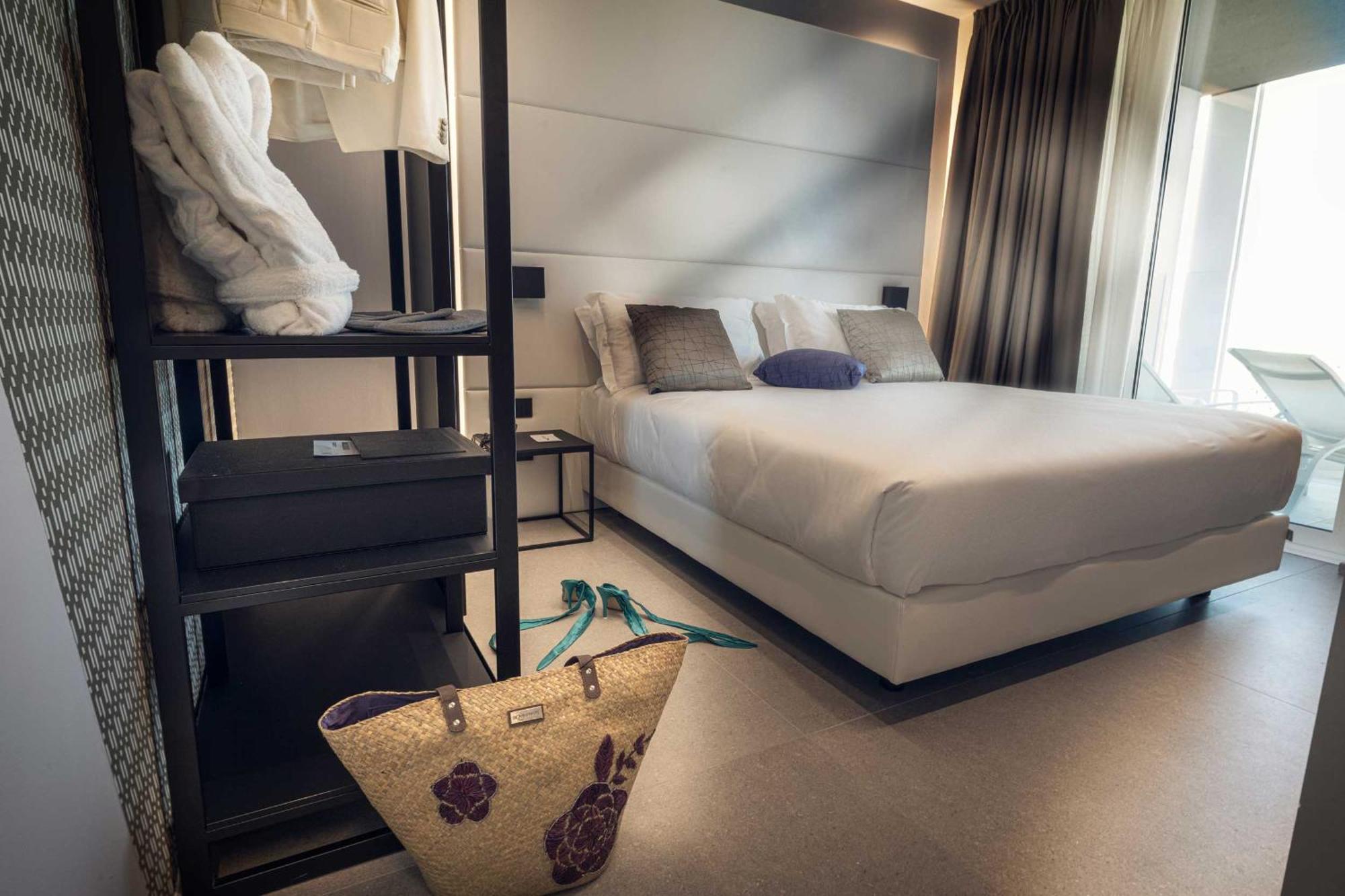 J44 Lifestyle Hotel Лідо-ді-Єзоло Екстер'єр фото