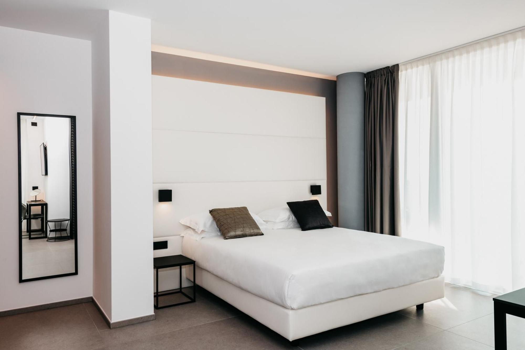 J44 Lifestyle Hotel Лідо-ді-Єзоло Екстер'єр фото A room at the hotel
