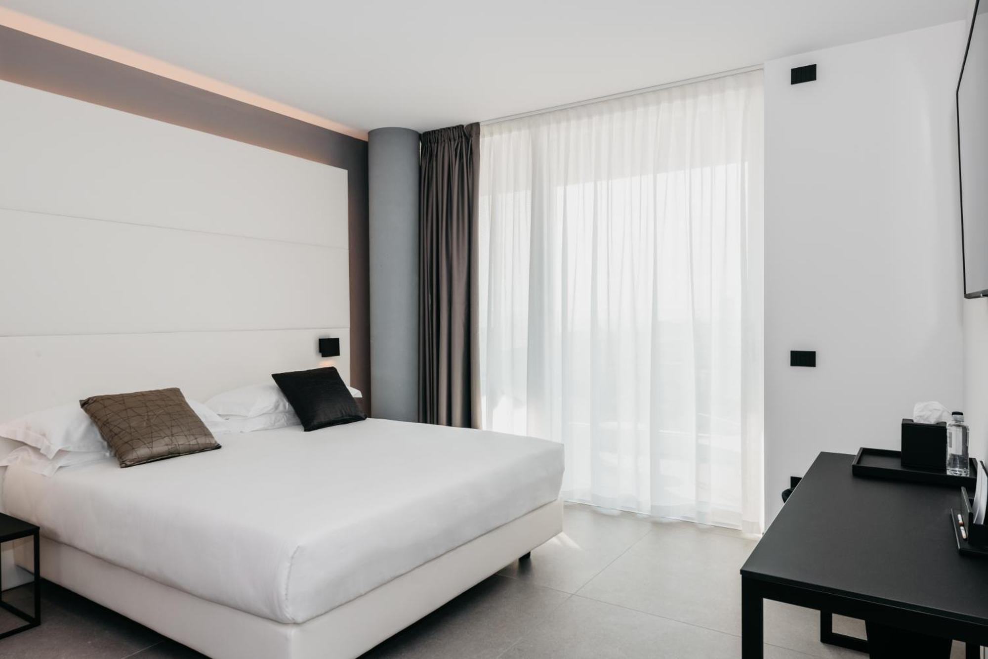 J44 Lifestyle Hotel Лідо-ді-Єзоло Екстер'єр фото