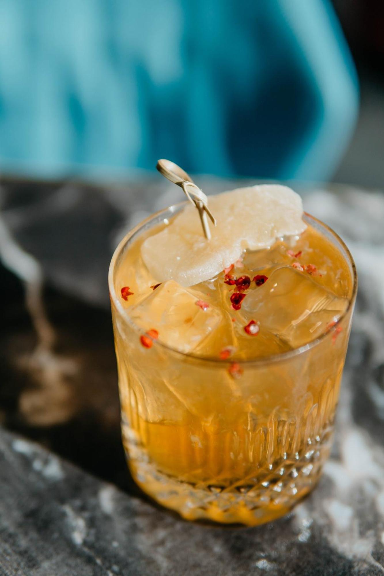 J44 Lifestyle Hotel Лідо-ді-Єзоло Екстер'єр фото A maple bourbon old fashioned