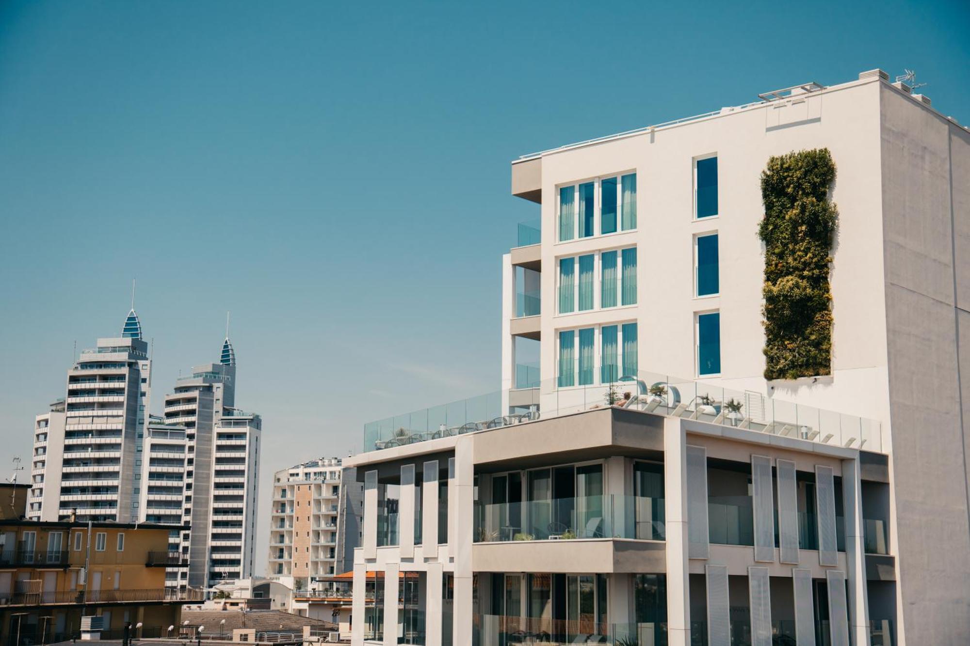 J44 Lifestyle Hotel Лідо-ді-Єзоло Екстер'єр фото Residential buildings in Nicosia