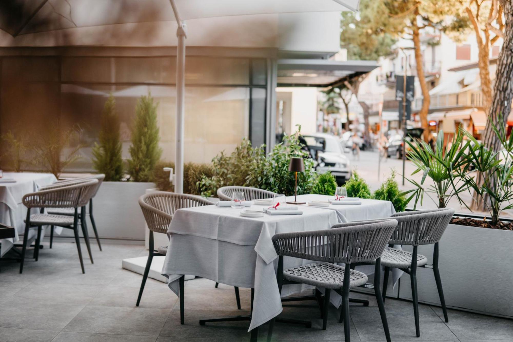 J44 Lifestyle Hotel Лідо-ді-Єзоло Екстер'єр фото Restaurant
