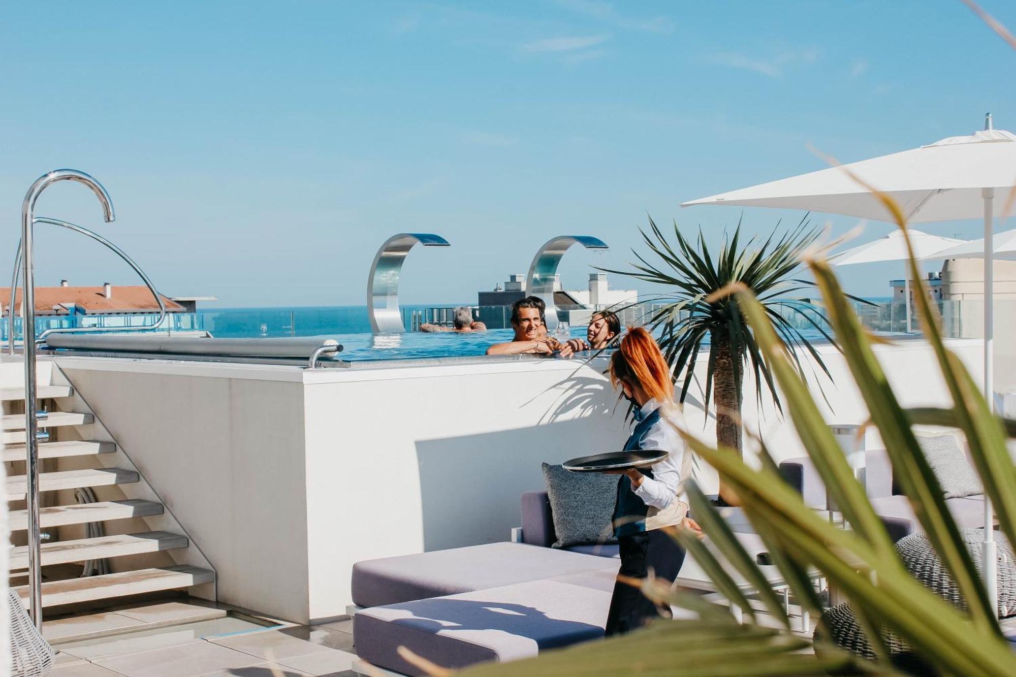 J44 Lifestyle Hotel Лідо-ді-Єзоло Екстер'єр фото Rooftop pool at the Hotel