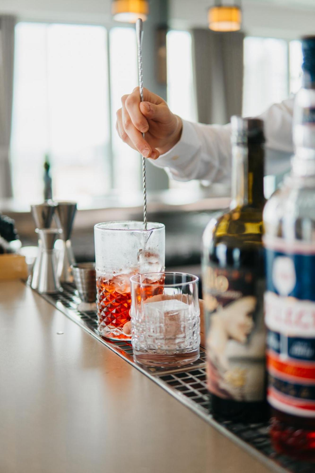 J44 Lifestyle Hotel Лідо-ді-Єзоло Екстер'єр фото A bartender stirring a cocktail